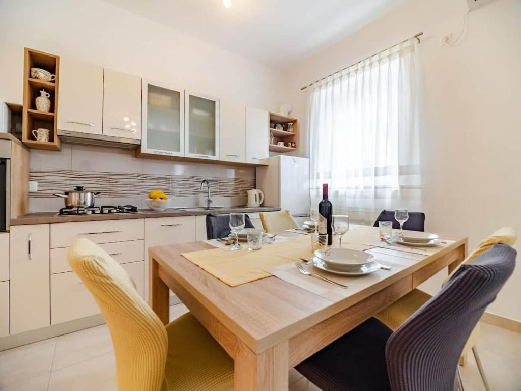 Apartments Viola & Stella near the sea, Medulin, Istria, Croatia